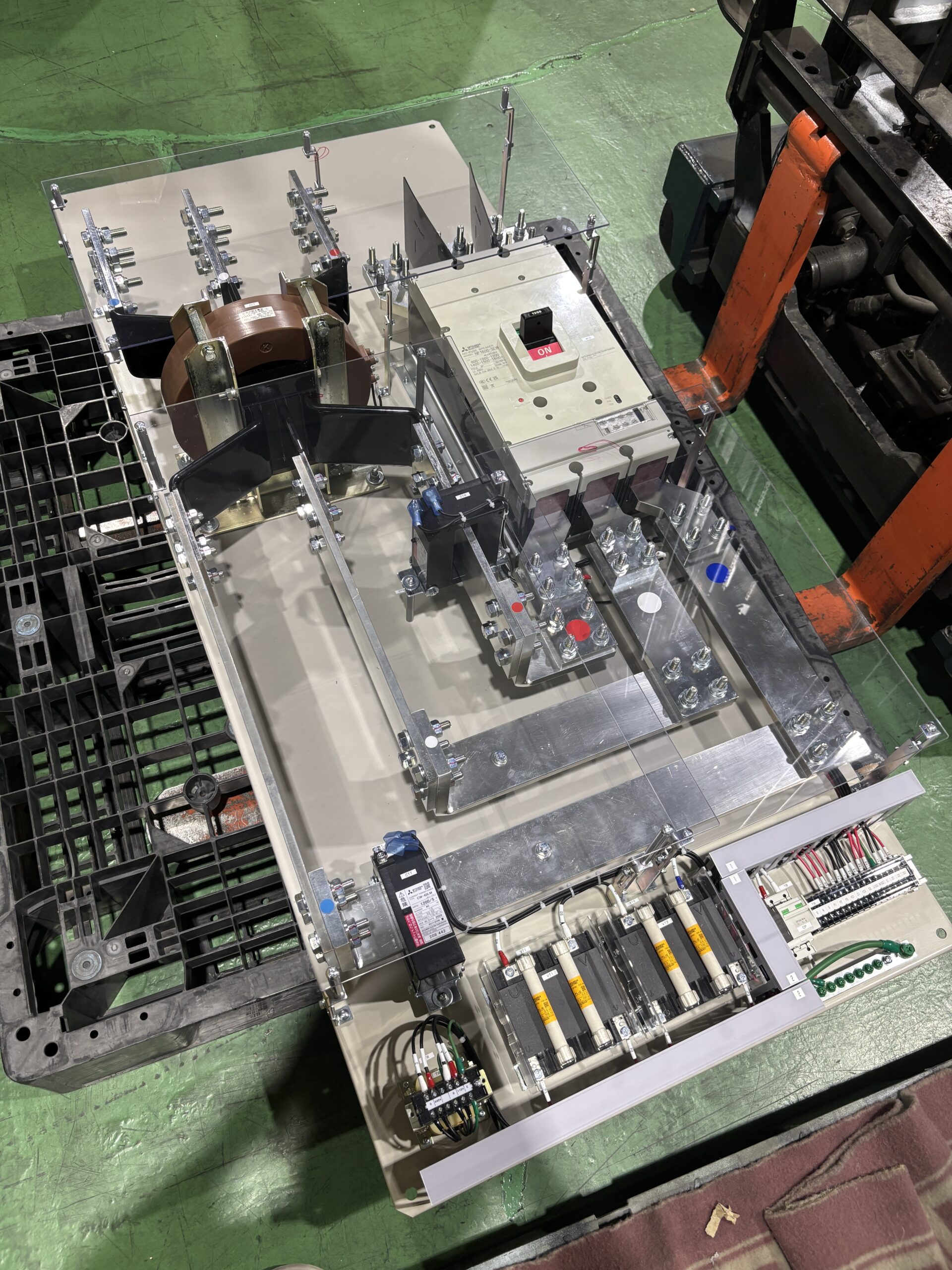 開閉器盤の内機全体（内機製作のみ）