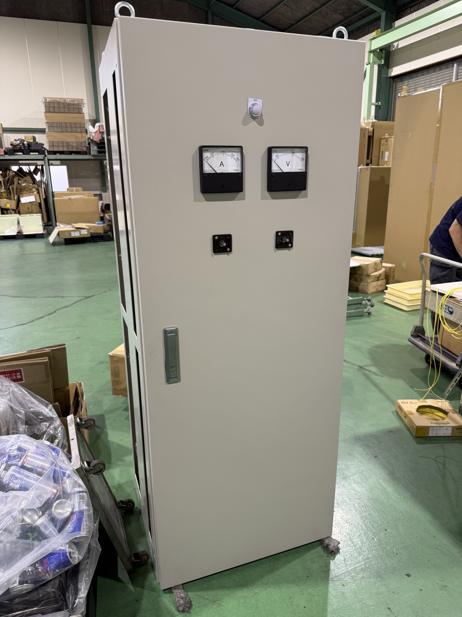 電源引込盤の外観